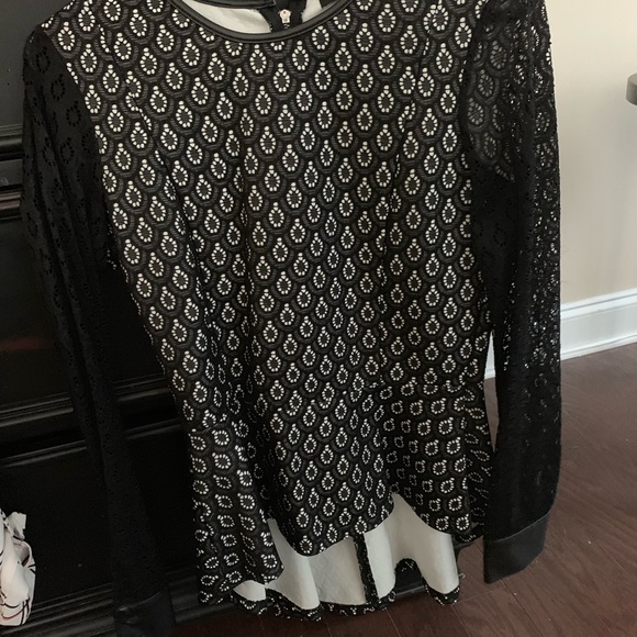 Adorable XoXo lace top - Picture 2 of 4